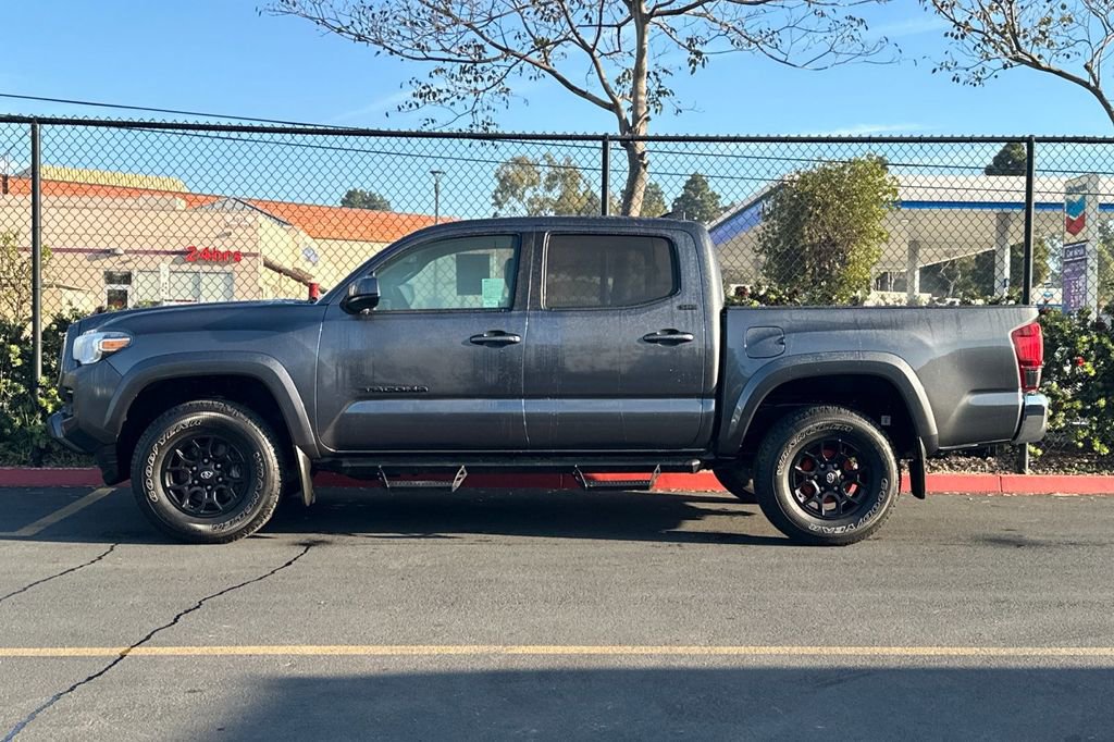 Used 2021 Toyota Tacoma SR5 w/ Blackout Package (TMS) image 9