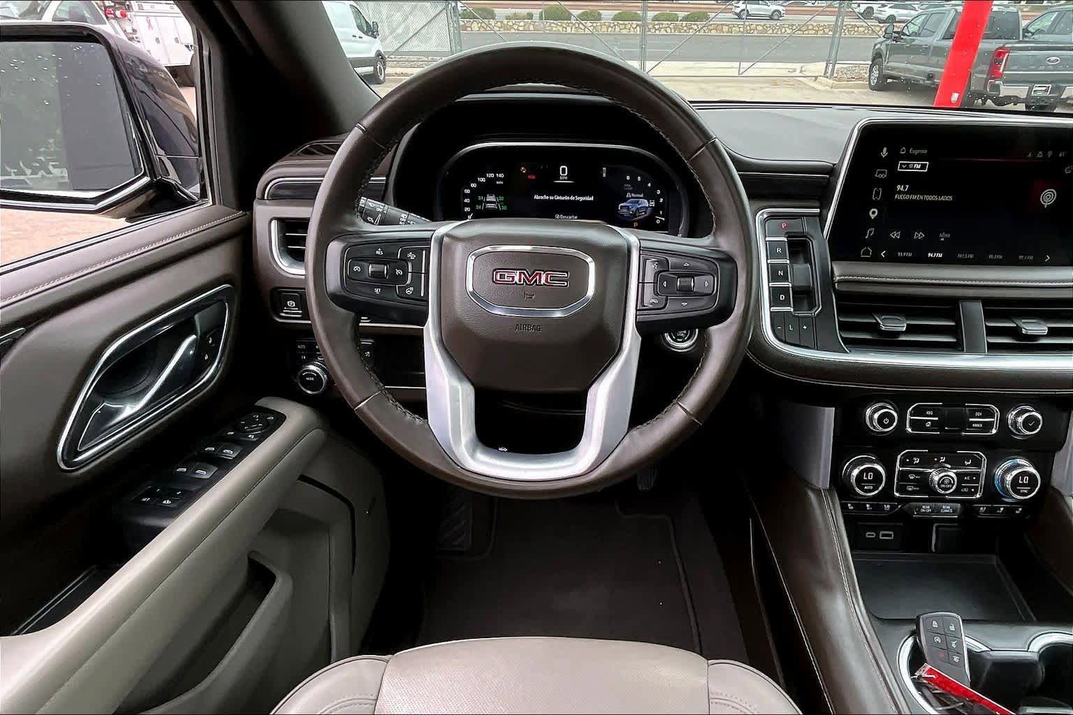 Used 2023 GMC Yukon SLT w/ SLT Luxury Package AWD/4WD image 6