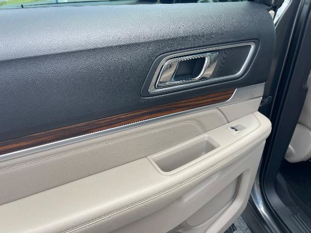 Certified 2019 Ford Explorer Limited FWD image 17