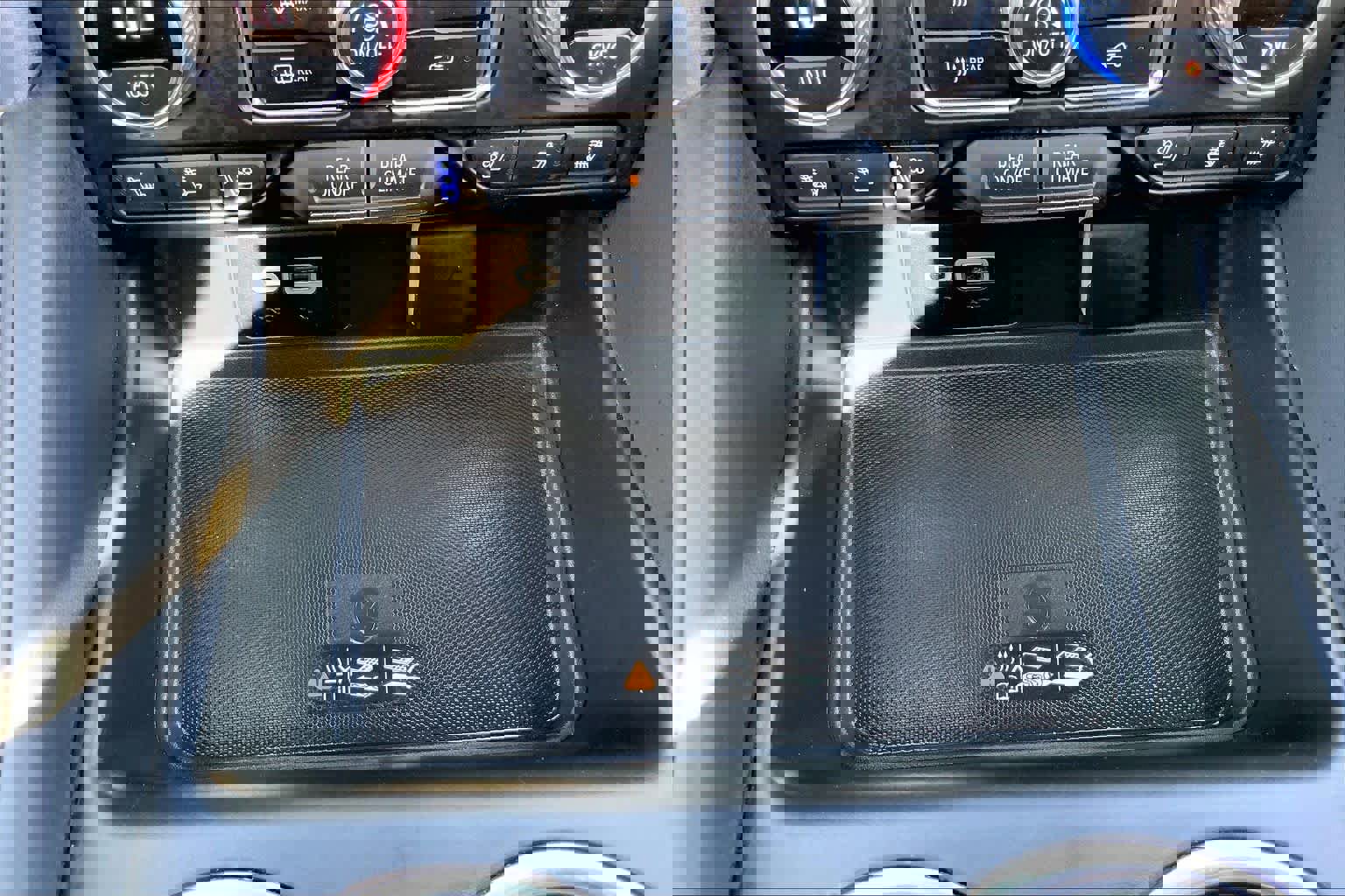 Used 2024 GMC Yukon SLT w/ SLT Premium Package image 35