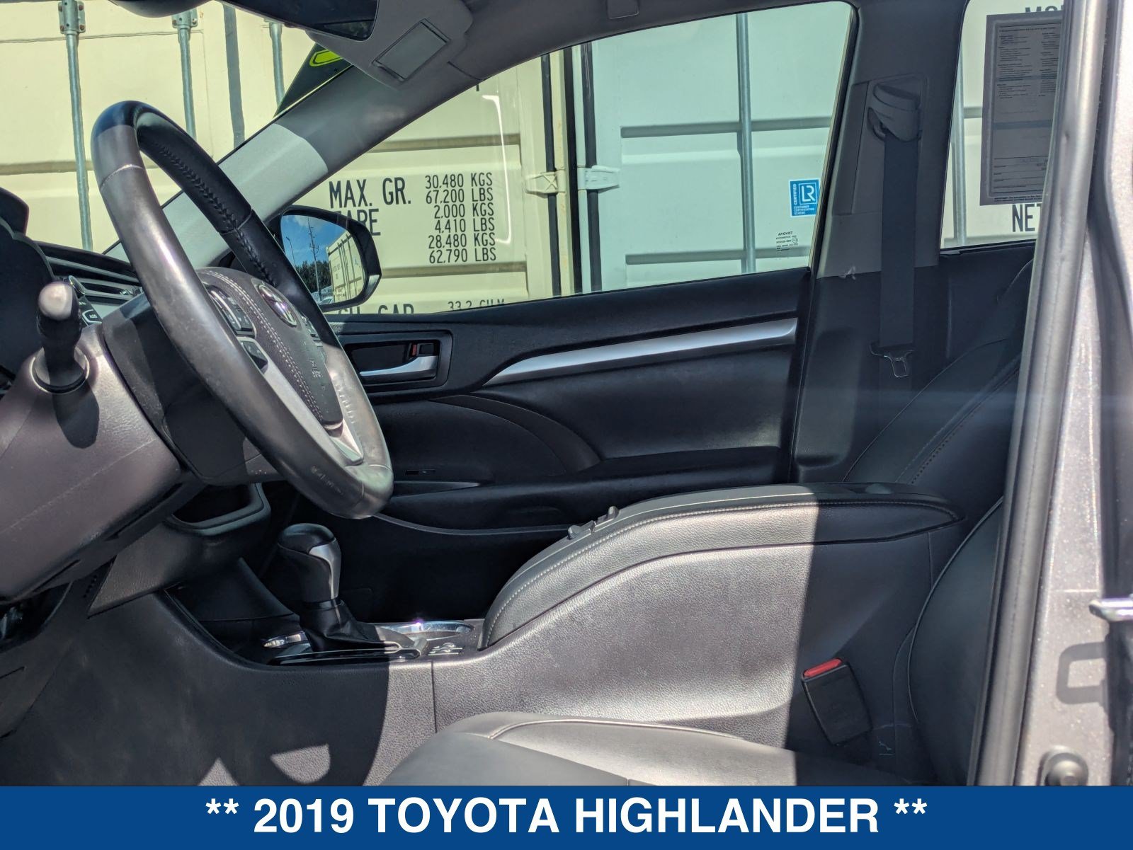 Used 2019 Toyota Highlander XLE FWD image 23