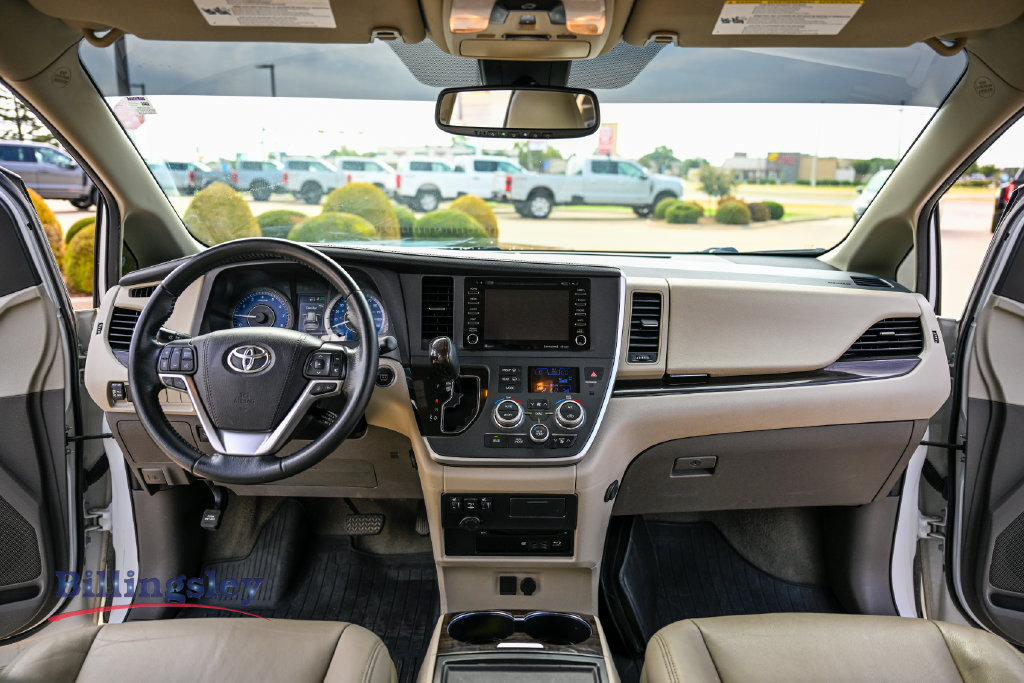 Used 2020 Toyota Sienna XLE Premium FWD image 13