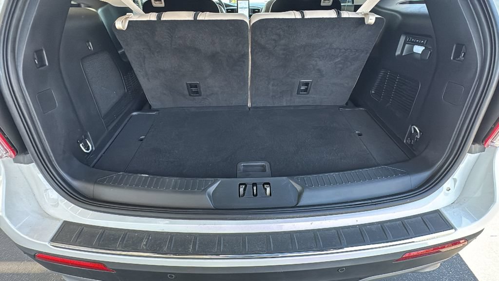 Certified 2023 Ford Explorer Limited w/ Limited Technology Package RWD image 25