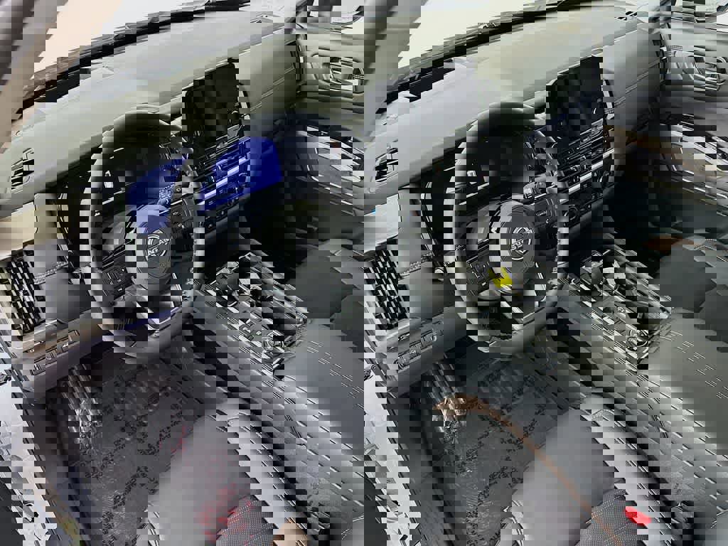 Used 2025 Nissan Pathfinder Platinum w/ Cargo Package image 9