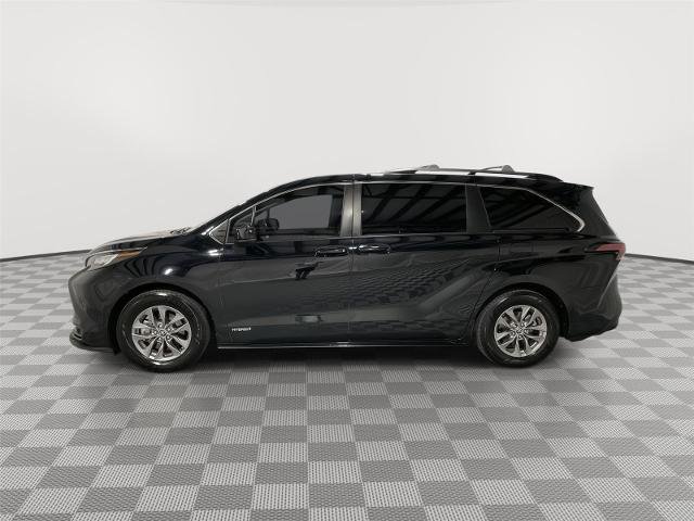 Used 2021 Toyota Sienna LE w/ LE Plus Package image 2