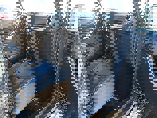 Used 2017 Jeep Wrangler Unlimited Rubicon w/ Connectivity Group image 19