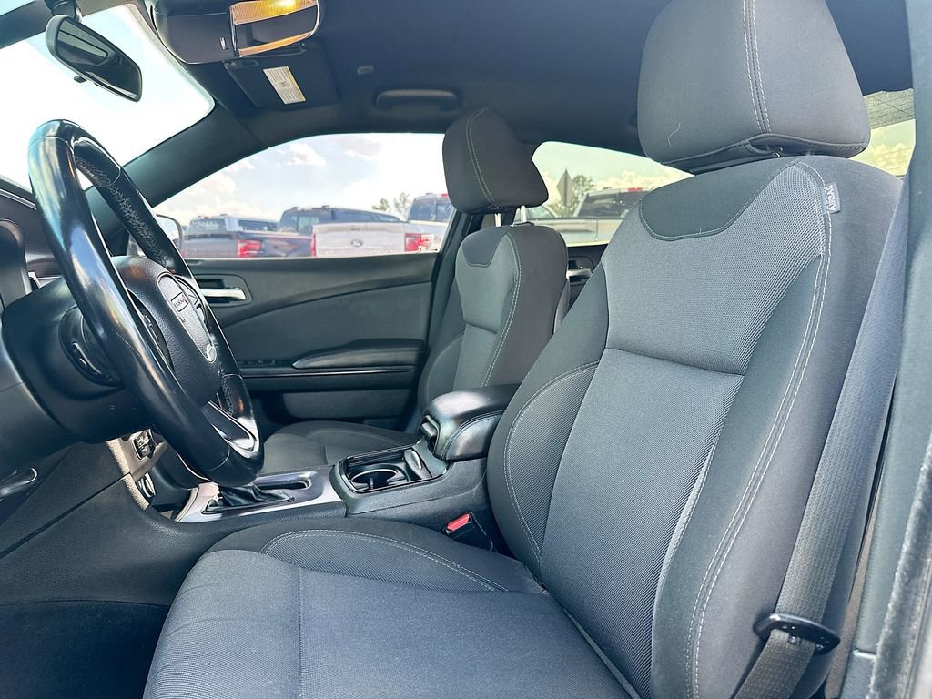 Used 2018 Dodge Charger SXT w/ Blacktop Package image 9