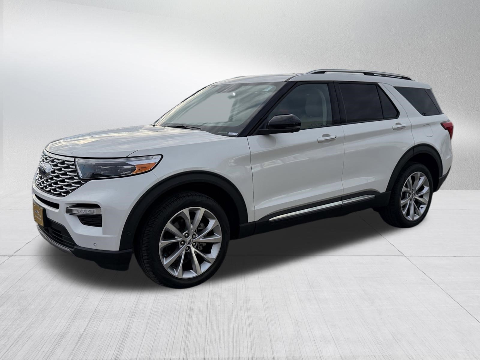 Certified 2023 Ford Explorer Platinum w/ Technology Package AWD/4WD image 5