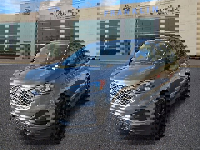 Certified 2024 Ford Edge SE image 3