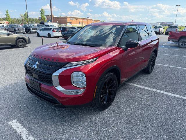 Used 2023 Mitsubishi Outlander SE AWD/4WD image 2