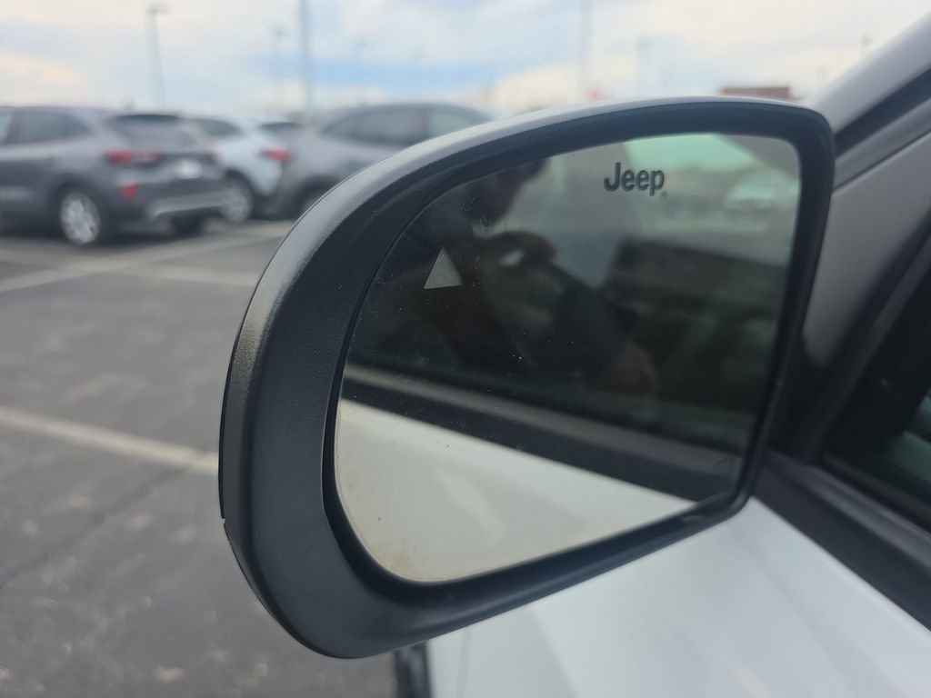 Used 2022 Jeep Compass Latitude FWD image 14