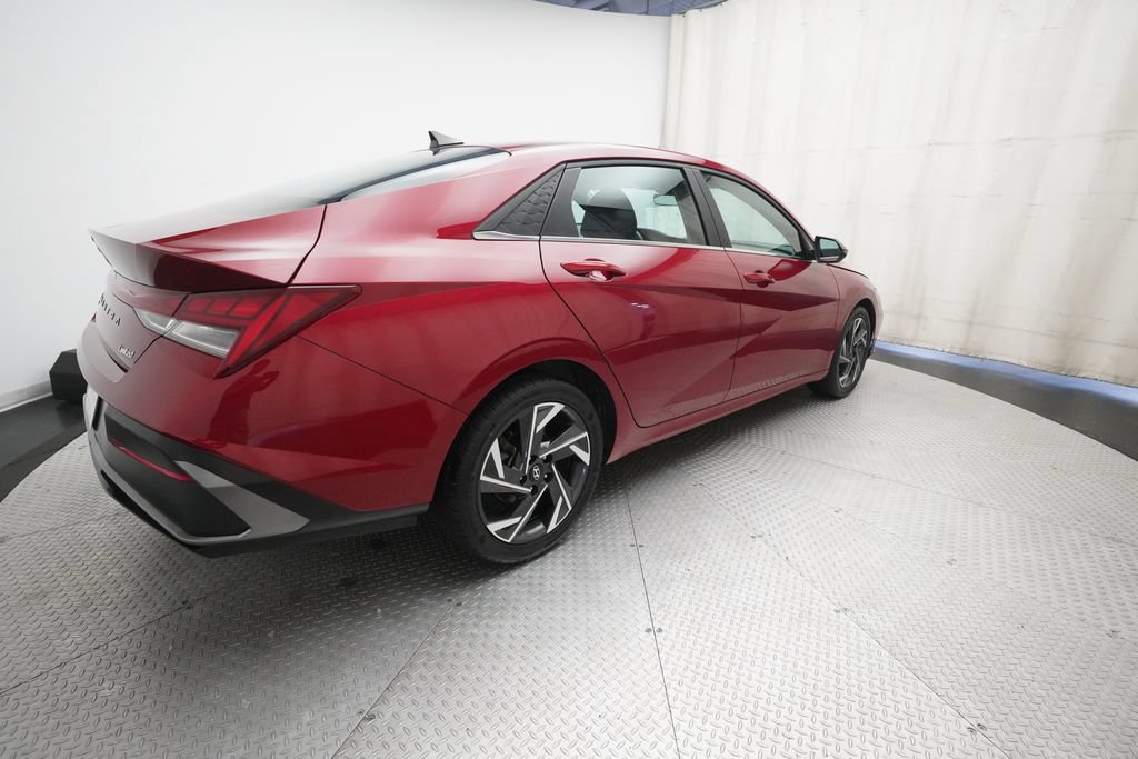 Used 2025 Hyundai Elantra Limited FWD image 35