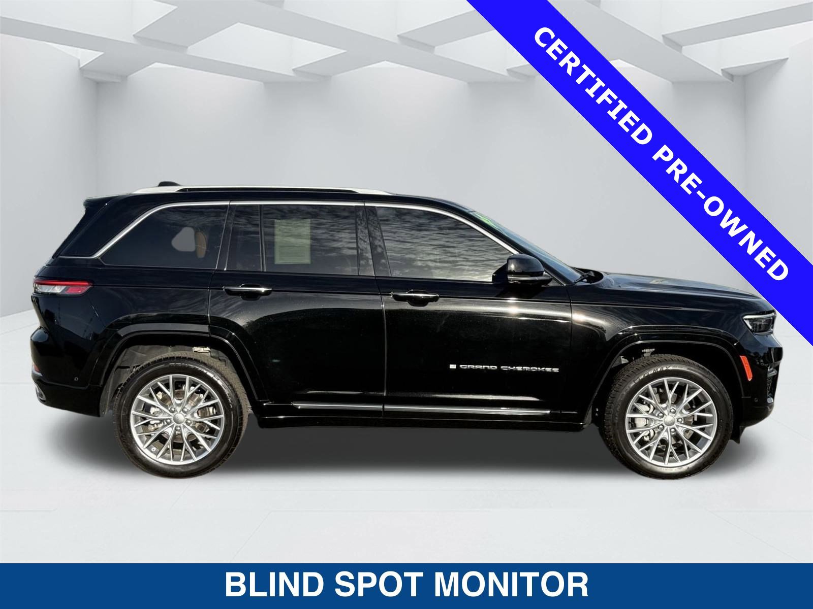 Used 2022 Jeep Grand Cherokee Summit image 3