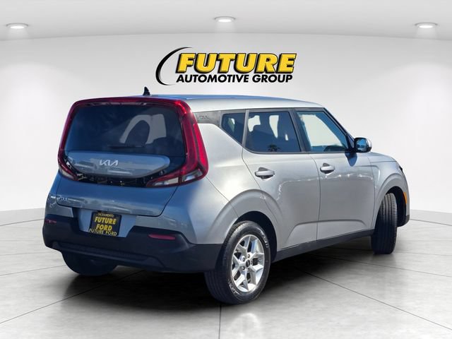Used 2022 Kia Soul LX w/ Technology Package FWD image 4