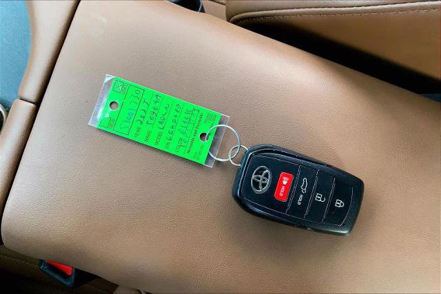 Used 2025 Toyota Crown Signia w/ Advanced Technology Package image 15