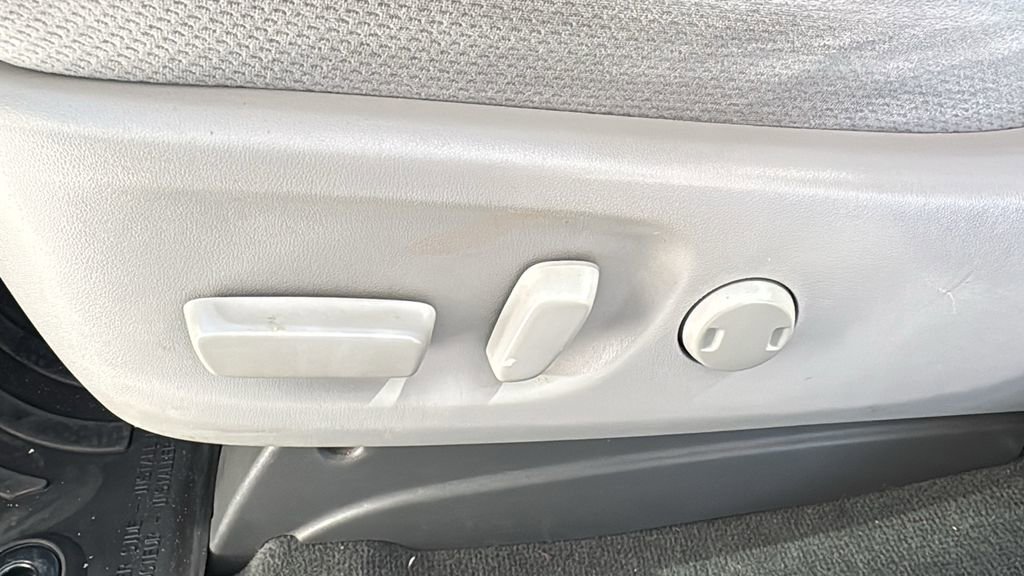 Used 2019 Toyota Sienna LE w/ Carpet Mat Package FWD image 20