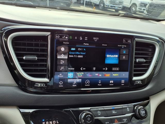 Used 2022 Chrysler Pacifica Touring-L FWD image 6