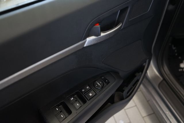 Used 2020 Hyundai Elantra SE w/ Cargo Package (C1) image 19