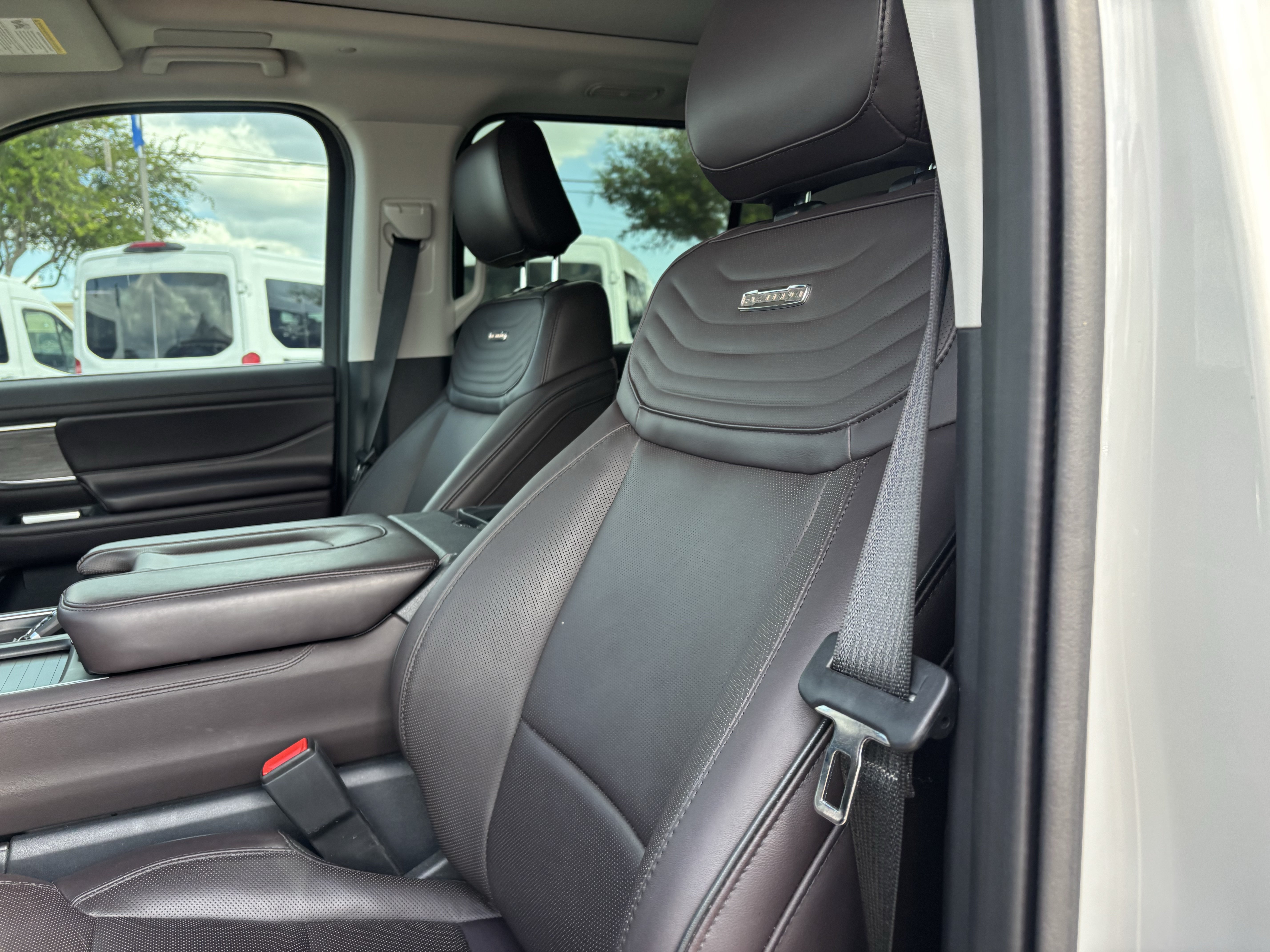Certified 2025 Ford Expedition Max Platinum w/ Platinum Ultimate Package AWD/4WD image 11