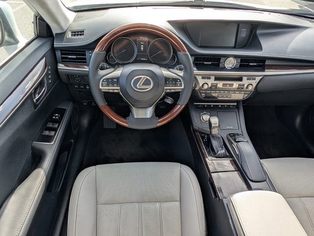 Used 2017 Lexus ES 350 w/ Luxury Package FWD image 11