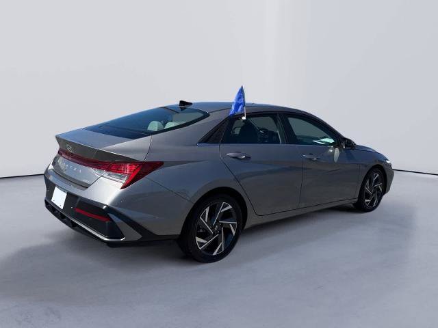 Used 2024 Hyundai Elantra Limited FWD image 5