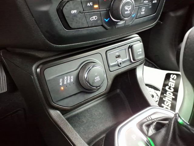 Used 2023 Jeep Renegade Latitude image 28