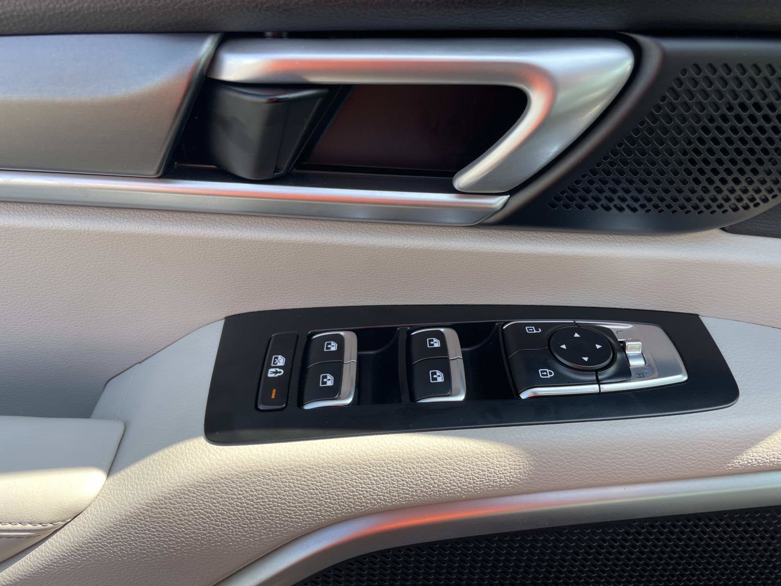 Used 2022 Kia Telluride S FWD image 19