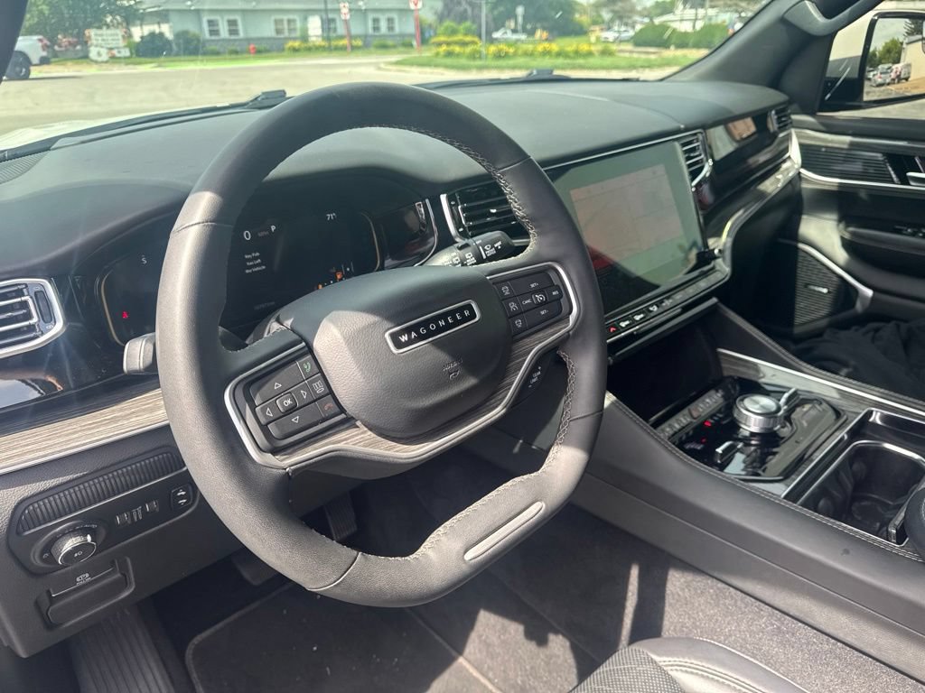 Used 2022 Jeep Wagoneer Series III w/ Convenience Group I AWD/4WD image 10