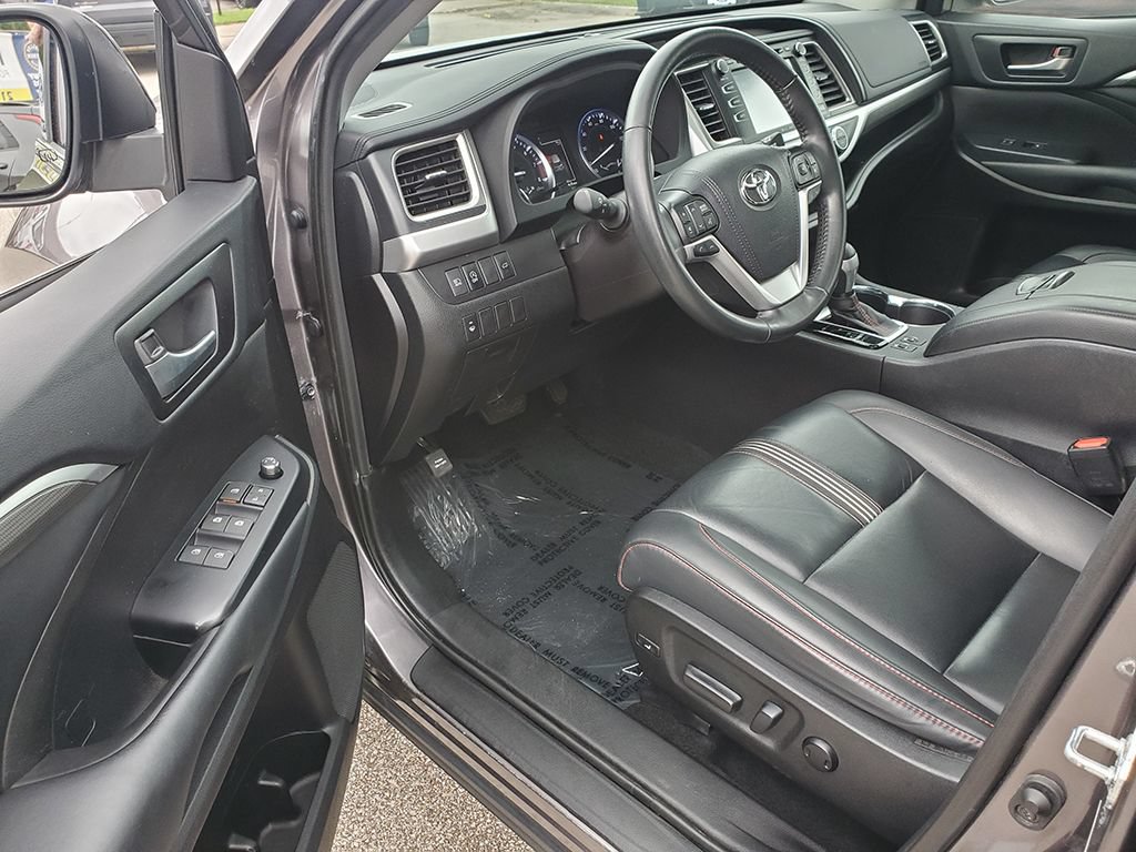 Used 2019 Toyota Highlander SE AWD/4WD image 10