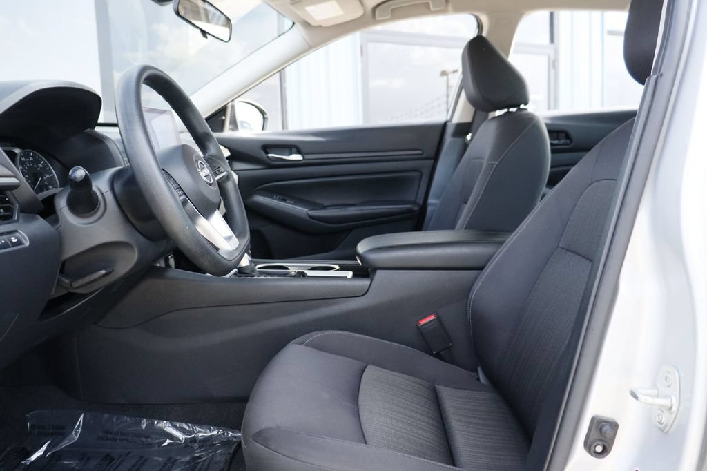 Used 2024 Nissan Altima 2.5 SV FWD image 4