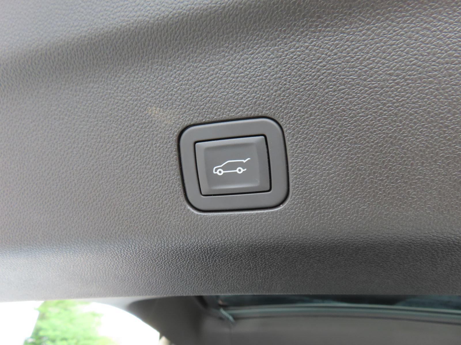 Used 2024 GMC Yukon XL AT4 w/ AT4 Premium Package AWD/4WD image 47