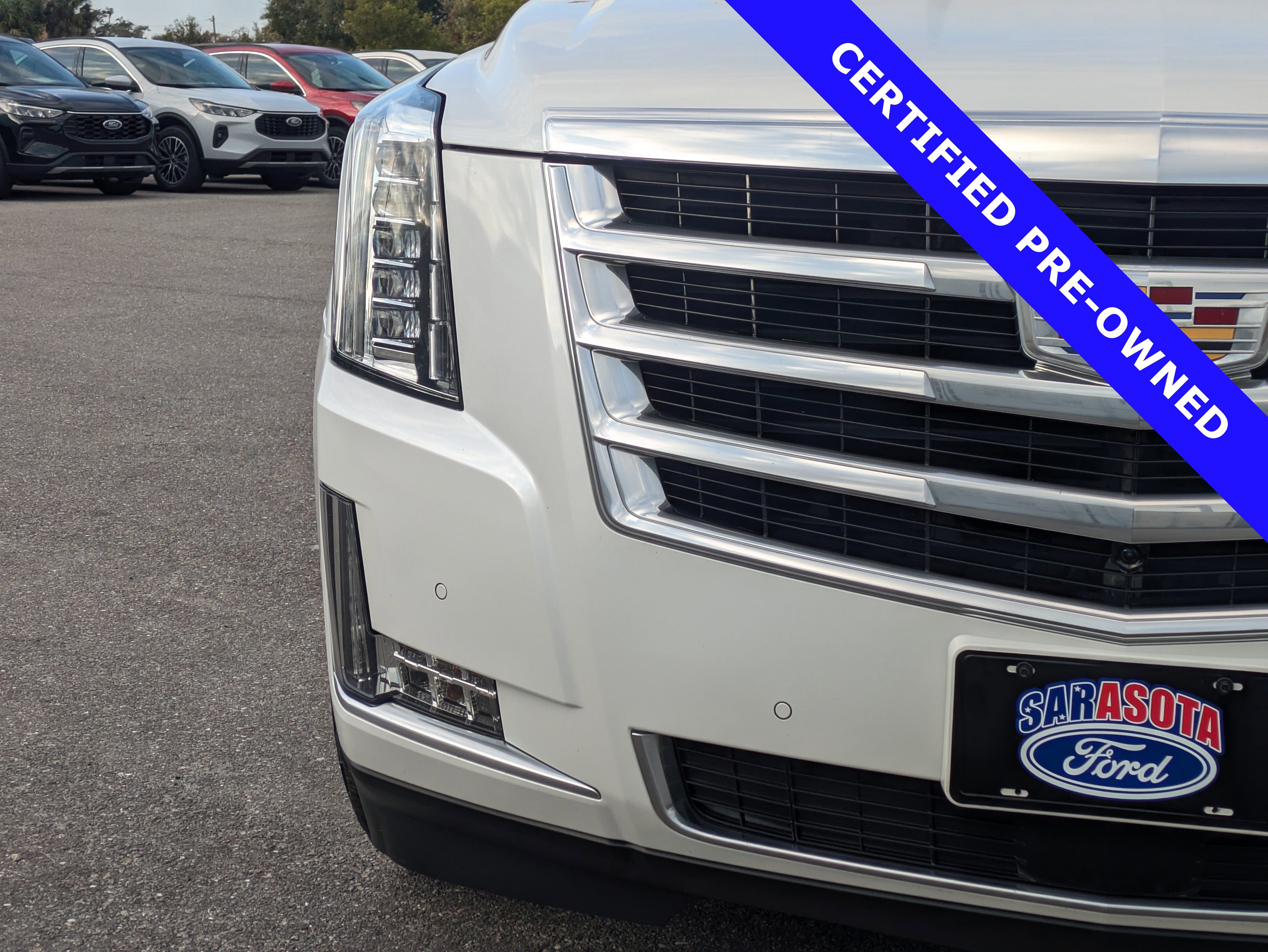 Used 2020 Cadillac Escalade Premium Luxury image 10