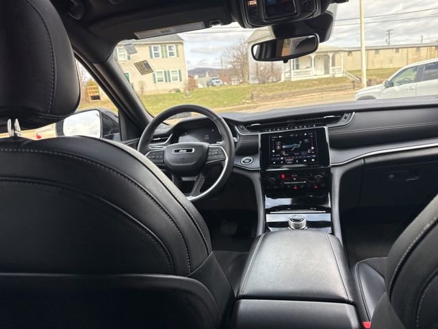 Used 2023 Jeep Grand Cherokee Altitude image 40