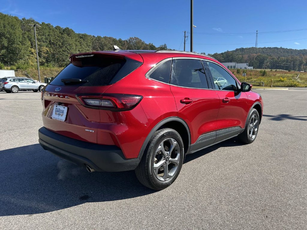 Certified 2025 Ford Escape ST-Line Select AWD/4WD image 3