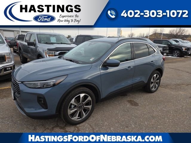 Certified 2025 Ford Escape Platinum AWD/4WD image 1
