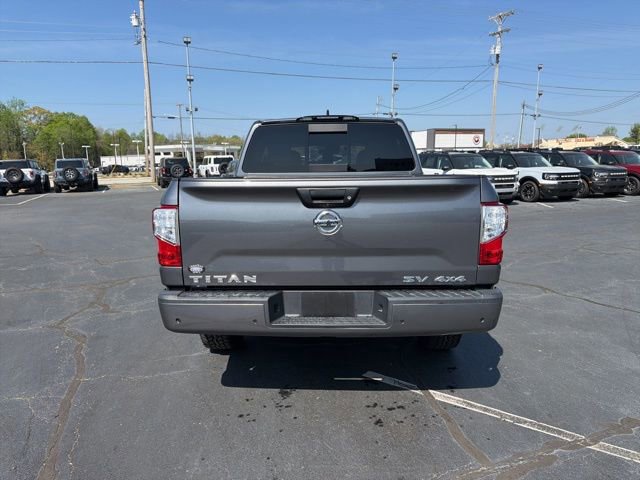 Used 2022 Nissan Titan SV image 4