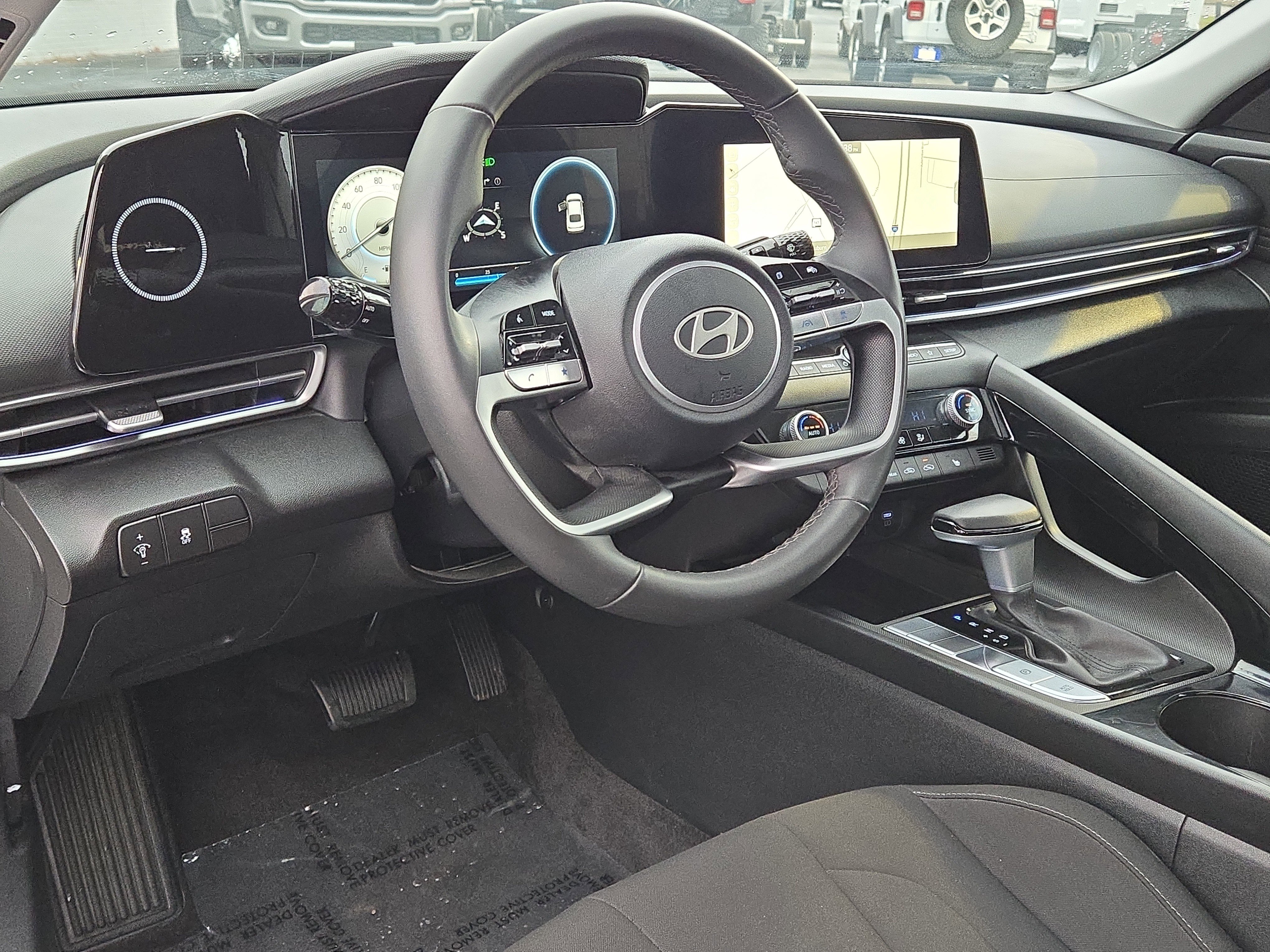 Used 2025 Hyundai Elantra SEL image 22