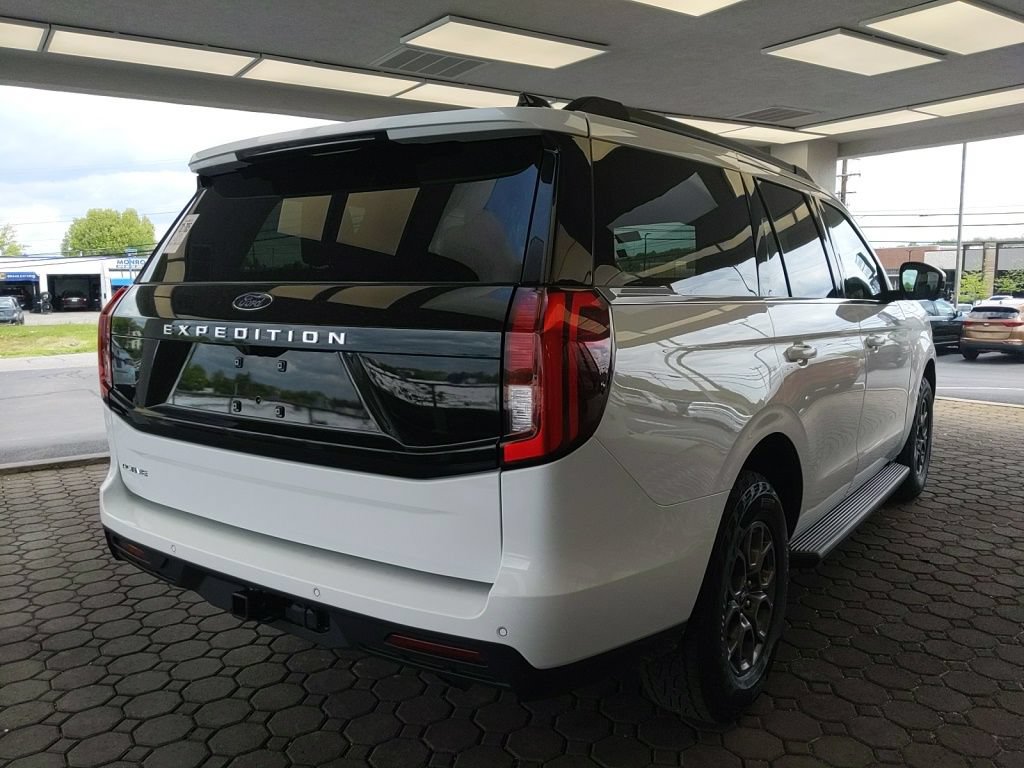Certified 2025 Ford Expedition Active AWD/4WD image 6