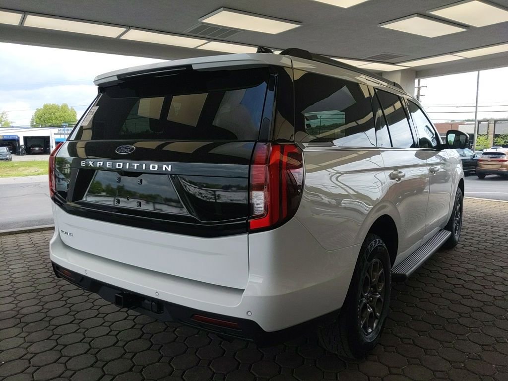 Certified 2025 Ford Expedition Active AWD/4WD image 6