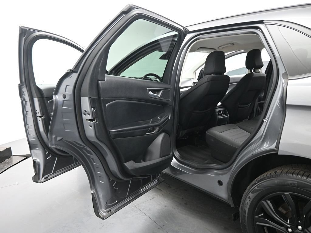 Certified 2022 Ford Edge SE w/ Black Appearance Package image 45