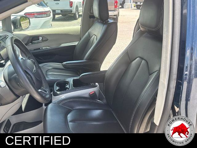 Used 2023 Chrysler Pacifica Touring-L FWD image 5