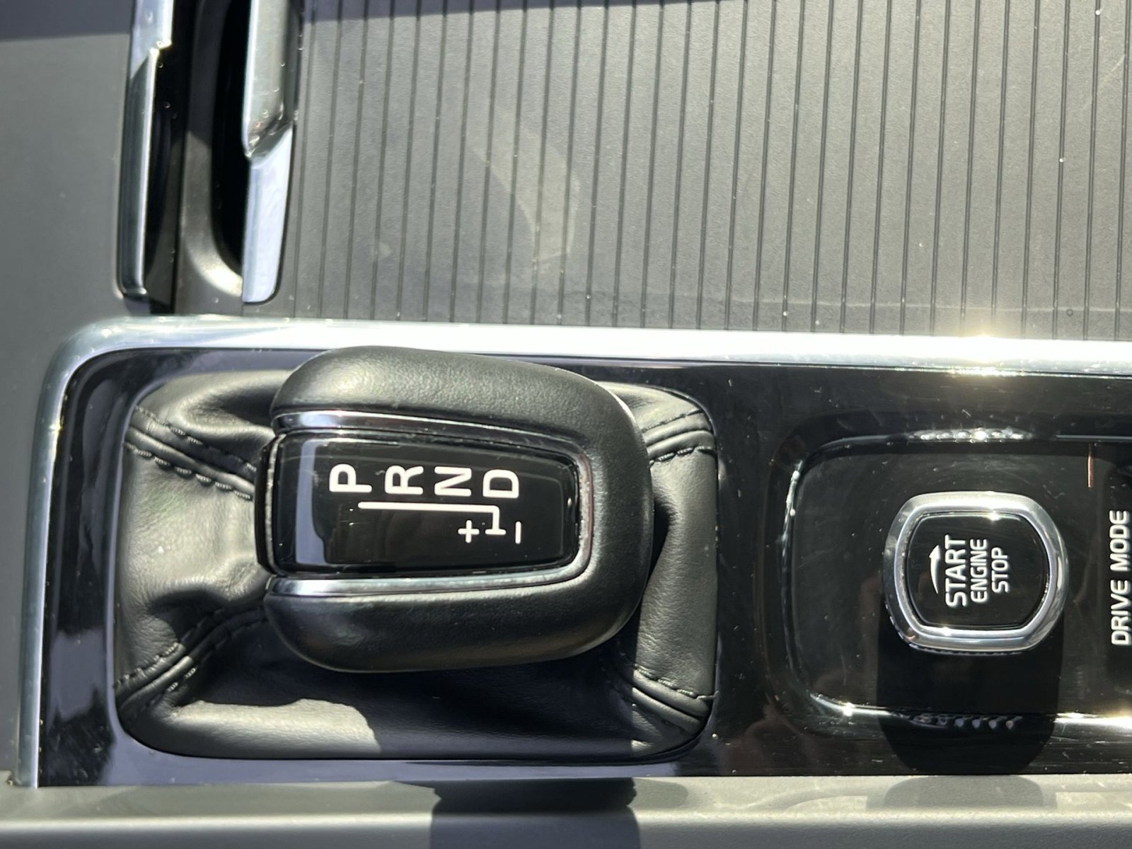 Used 2020 Volvo S60 T6 Momentum image 21