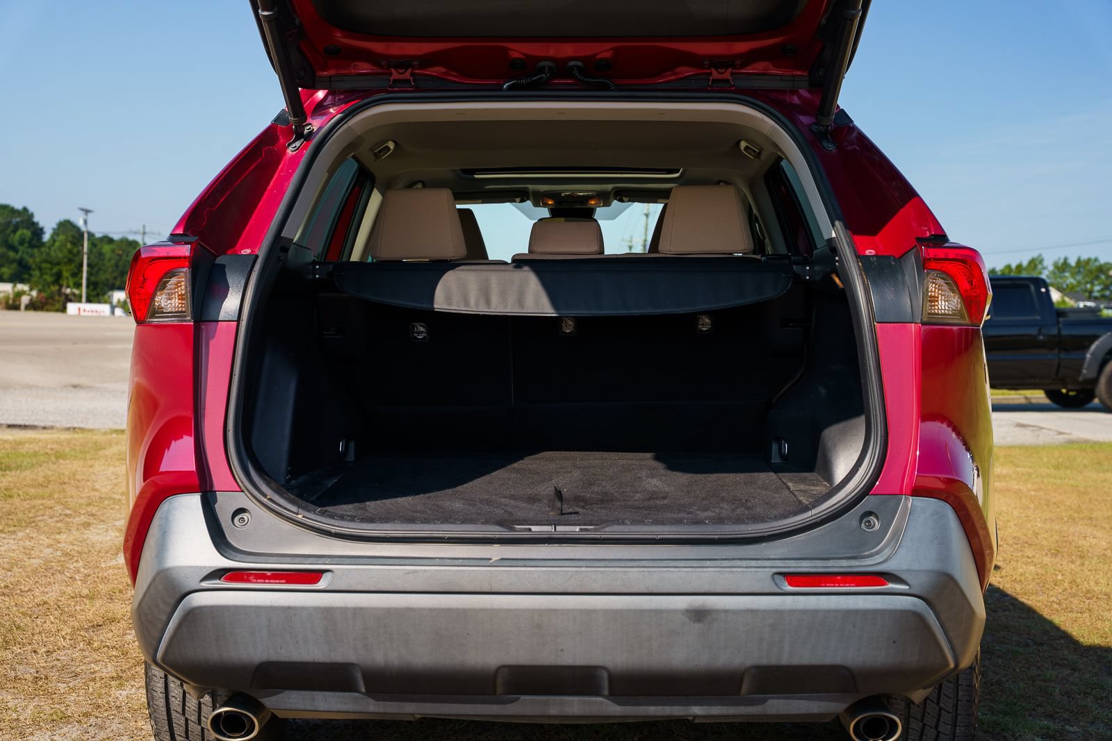 Used 2019 Toyota RAV4 XLE w/ Convenience Package FWD image 19