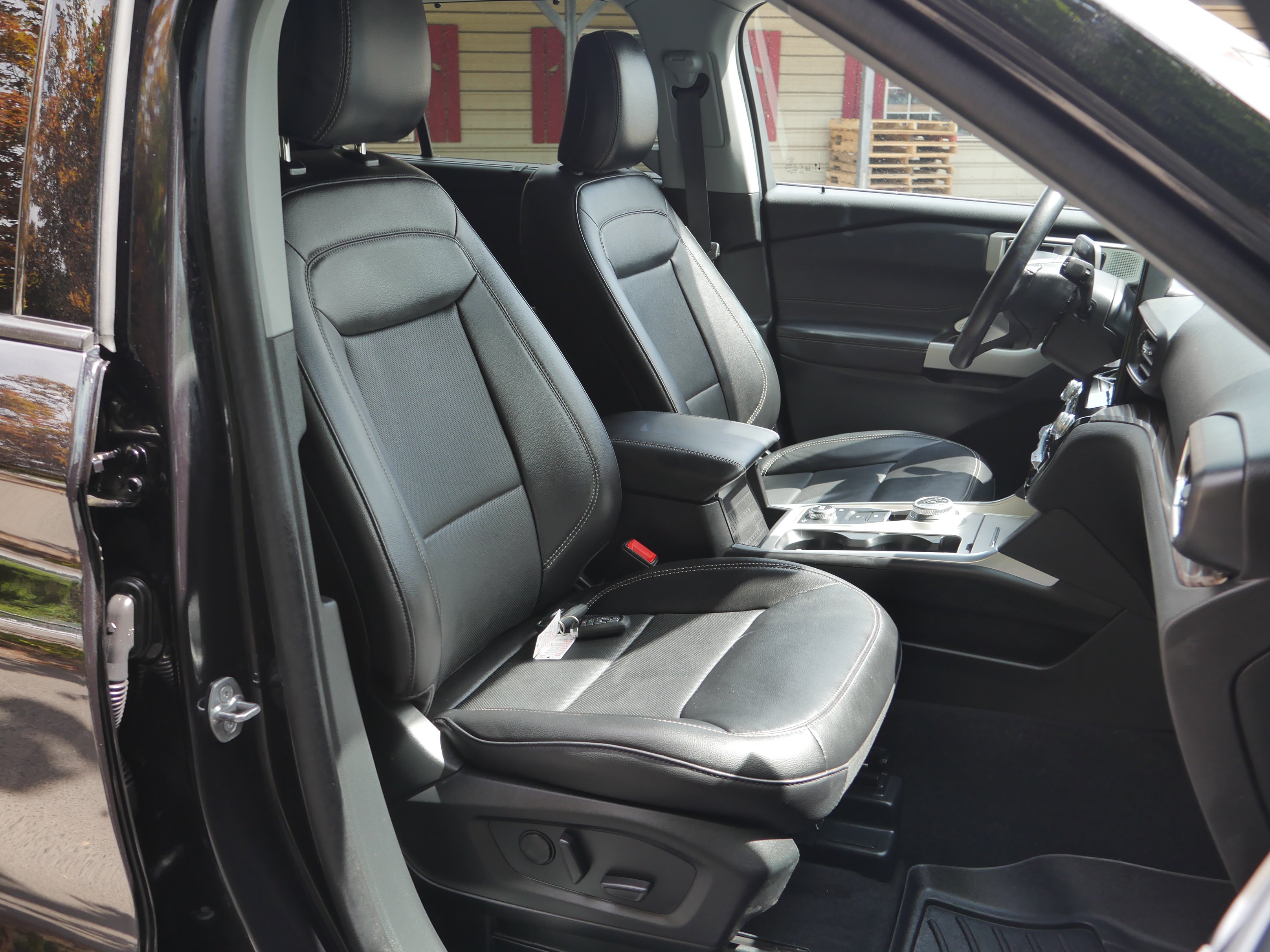 Certified 2024 Ford Explorer Limited w/ Limited Technology Package AWD/4WD image 28