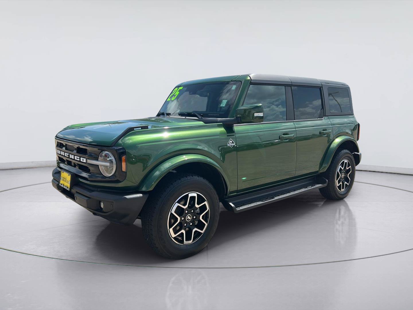 Certified 2025 Ford Bronco Outer Banks AWD/4WD image 1