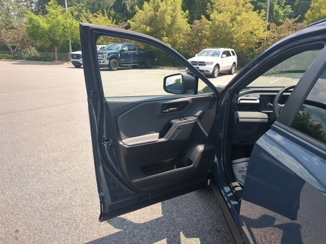 Used 2026 Toyota RAV4 SE AWD/4WD image 13