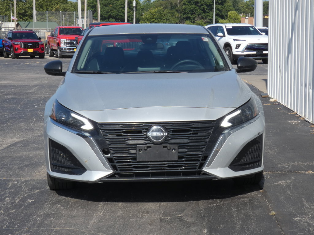 Used 2024 Nissan Altima 2.5 SV FWD image 4