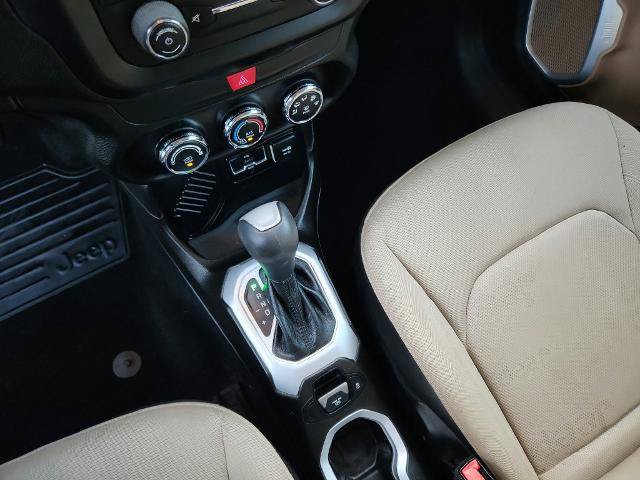 Used 2017 Jeep Renegade Latitude FWD image 20