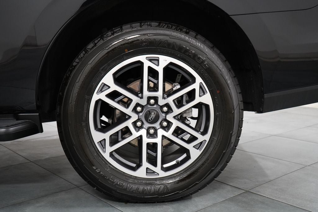 Certified 2025 Ford Expedition Active AWD/4WD image 36