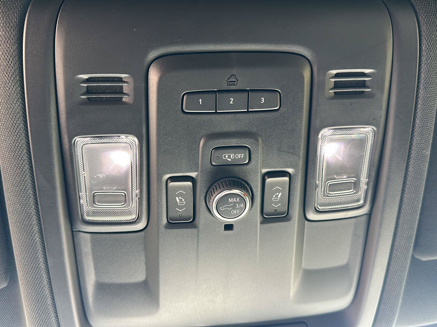 Used 2023 Chevrolet Tahoe Z71 w/ Luxury Package AWD/4WD image 22
